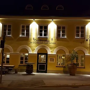 Der Heurige Im Zum Löwen Hotel